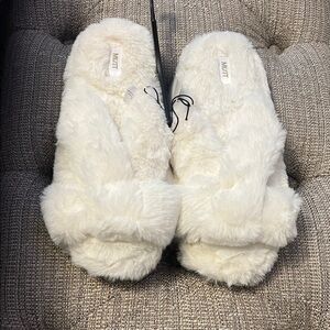 Mixit Plush White Slippers